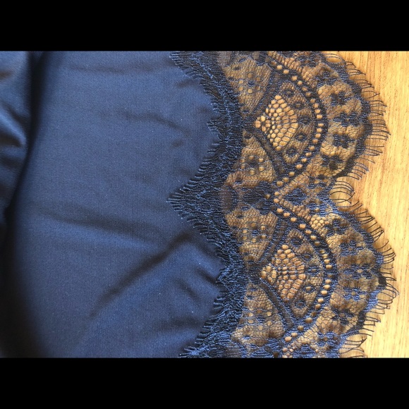 Banana Republic off-the-shoulder top - Picture 5 of 5